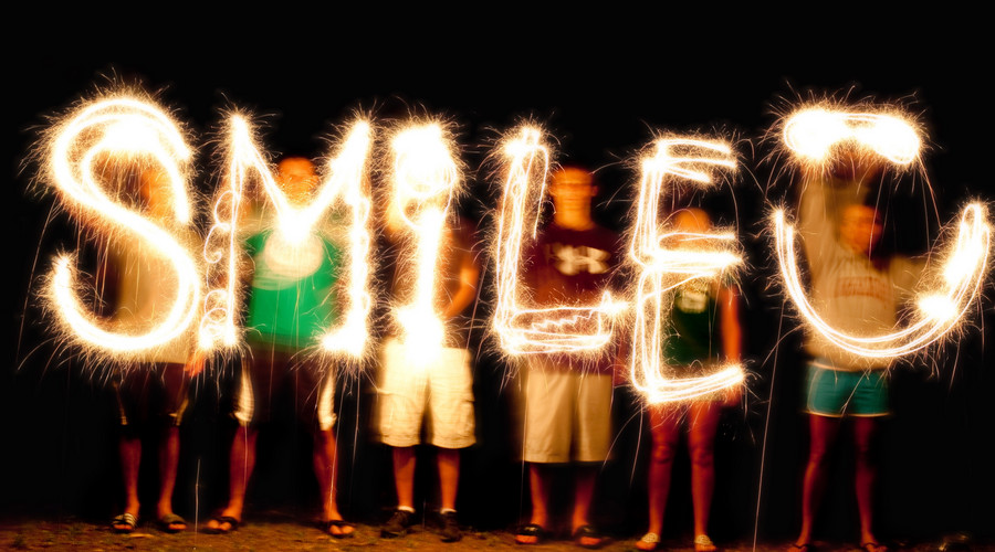 【父母音书】微笑实验